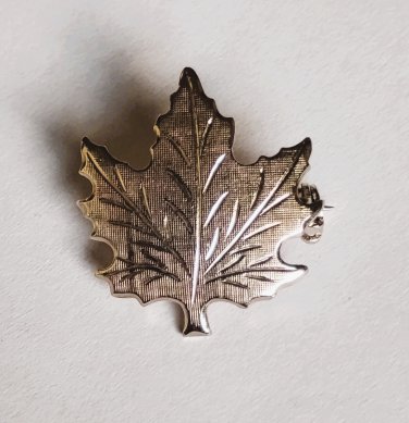 Vintage Silver Tone Maple Leaf Pin Brooch Lapel Textured Design Fashion Jewelry
