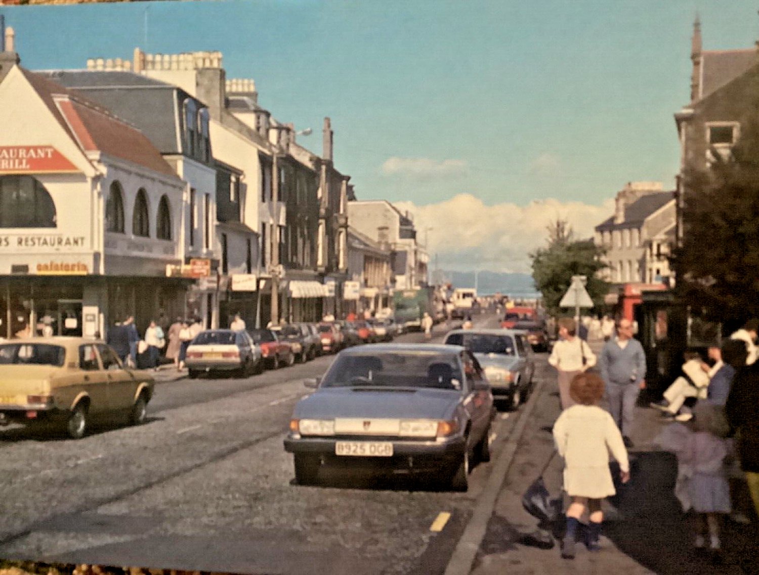 Main St Largs Scotland Postcard NEW UNUSED 1969 old cars vans people ...