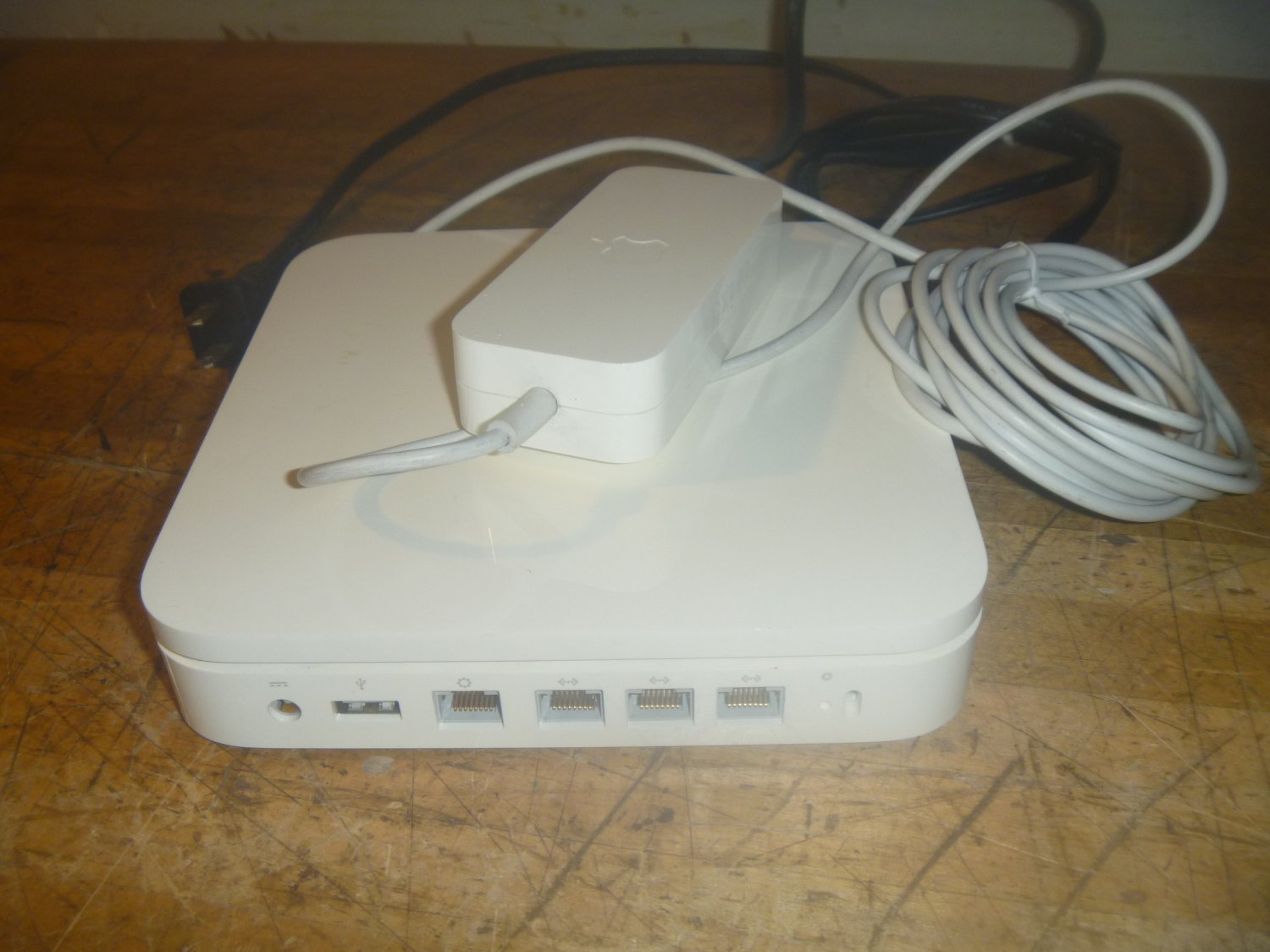 Apple Airport Extreme Wireless  4 Pt Gb  802.11N  A1143