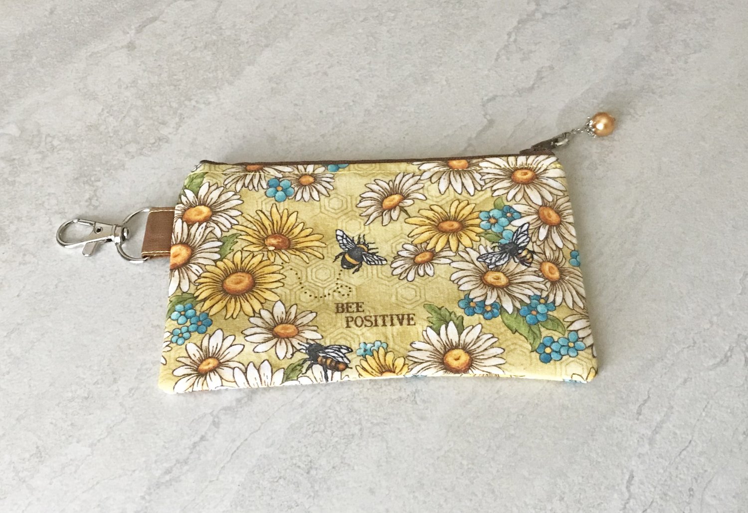 Bumble Bee and Daisy Flowers Fabric Zipper Coin Purse handmade