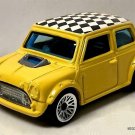 RARE KEYCHAIN YELLOW CHECKERED TOP AUSTIN MINI COOPER CUSTOM Ltd GREAT GIFT