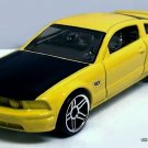 RARE KEYCHAIN YELLOW BLACK FORD MUSTANG GT CUSTOM Ltd GREAT GIFT NOVELTY RARE KEYCHAIN YELLOW BLACK FORD MUSTANG GT CUSTOM Ltd GREAT GIFT NOVELTY