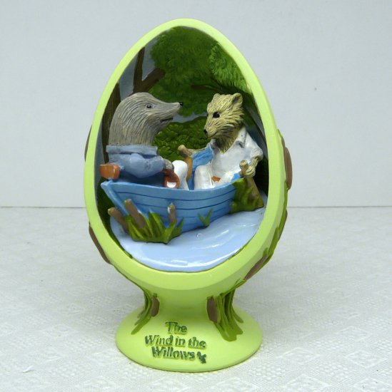 Wind in the Willows Figurine CVS Egg Shaped ltd On the River 2002