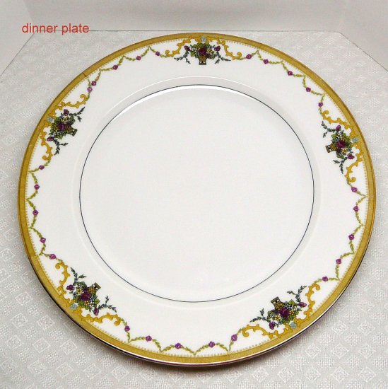 Vtg dinner plate Royal Bayreuth ROB16 pattern porcelain Bavaria
