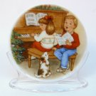 Hallmark Christmas miniature plate Sweet Holiday Harmony 1992 mini plate stand box