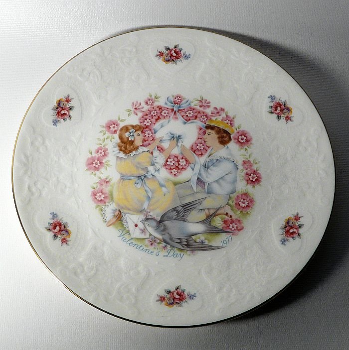 Vtg Royal Doulton My Valentine plate 1977 Victorian girl and boy with