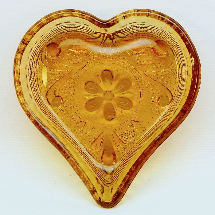 vtg Indiana Glass small dish Tiara pattern amber heart bridge ashtray