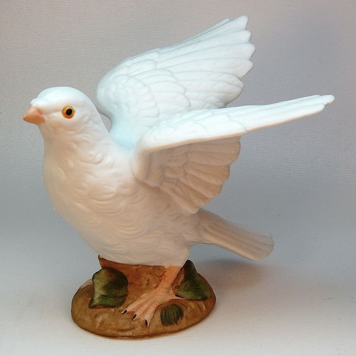 Vtg porcelain dove figurine bisque