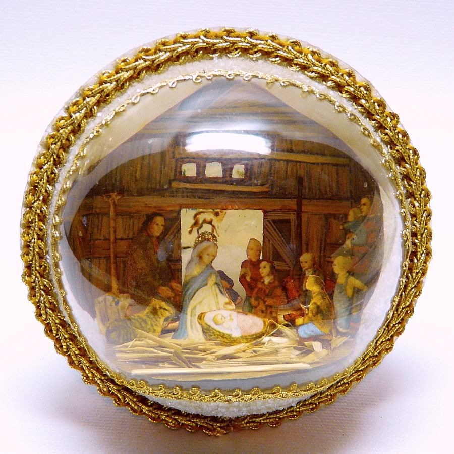 Vtg Nativity scene in plastic bubble vignette figurine Christmas
