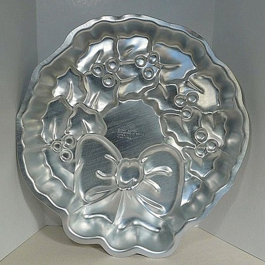 Vintage Wilton Cake Pan Holly Wreath 502-1484 from 1980