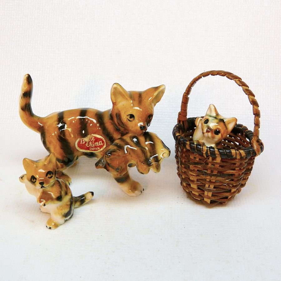 cat figurines japan