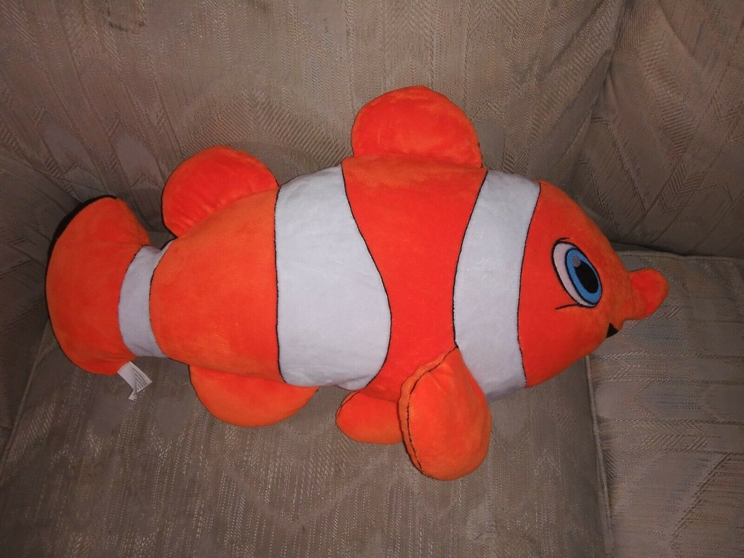 ricky the clownfish 24 inch