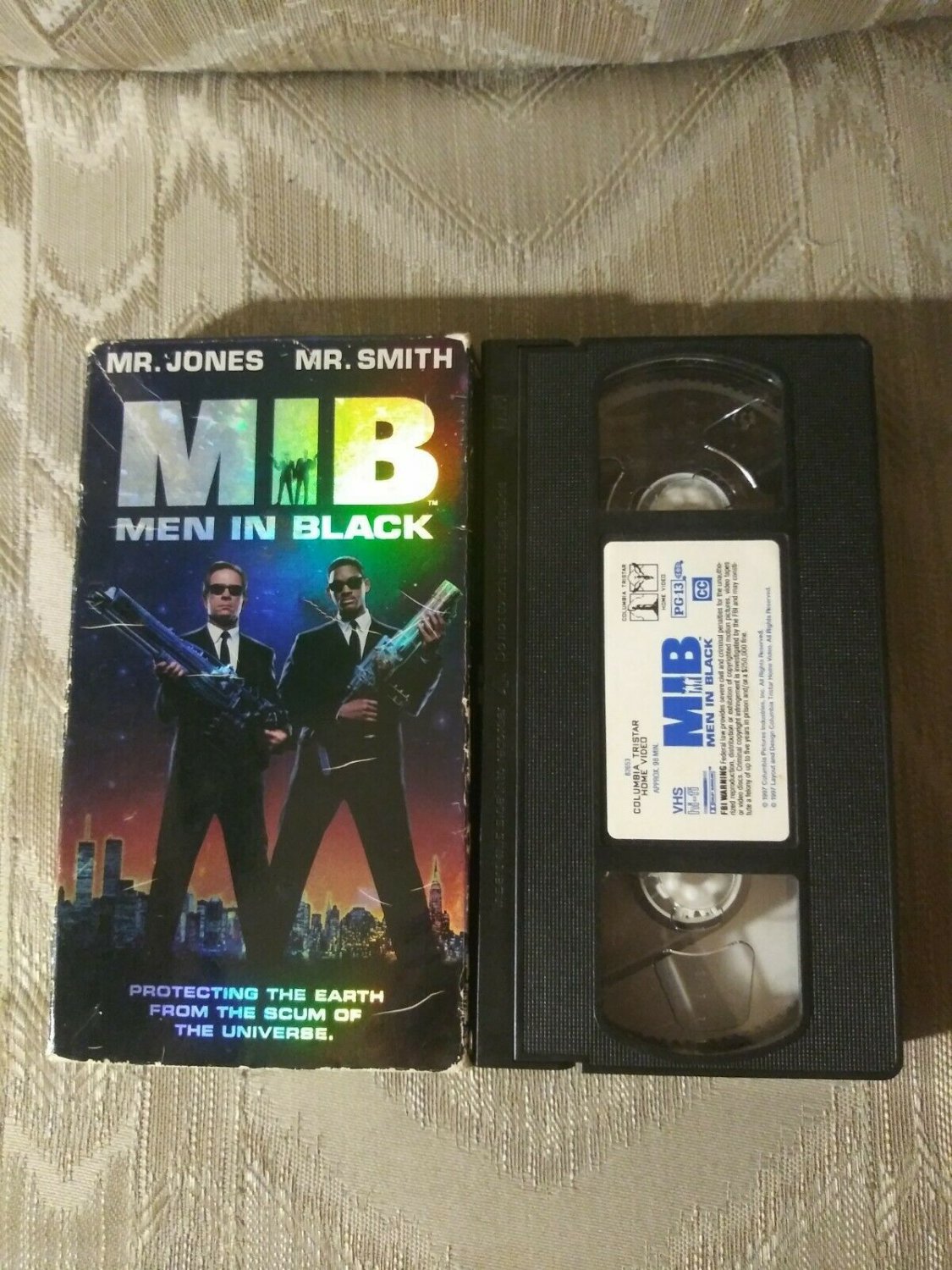 Men In Black MIB VHS Will Smith Tommy Lee Jones 1997 PG-13 Color NTSC ...