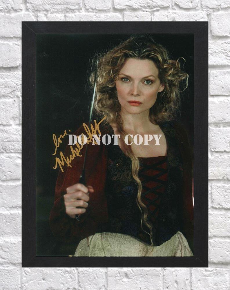 Michelle Pfeiffer Signed Autographed Photo Poster 6 tv1088 A2 16.5x23.4"