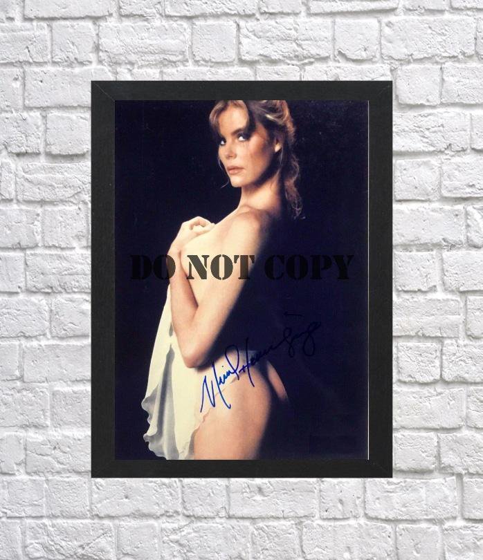 Mariel Hemingway Autographed Signed Photo Poster 1 mo1190 A2 16.5x23.4"