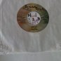artiste: Sizzla side A: Defend It / Versatile side B: Nuff Gal (Used) 7"