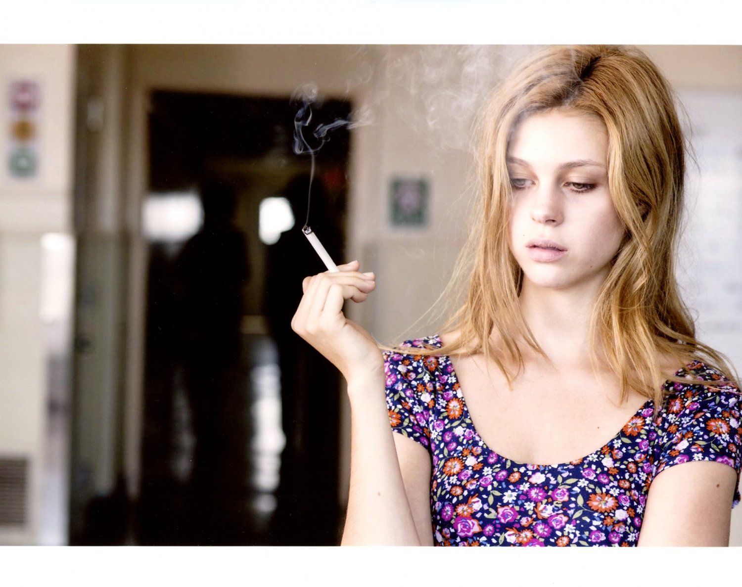 Nicola Peltz Smoking 8x10 glossy photo #W6751