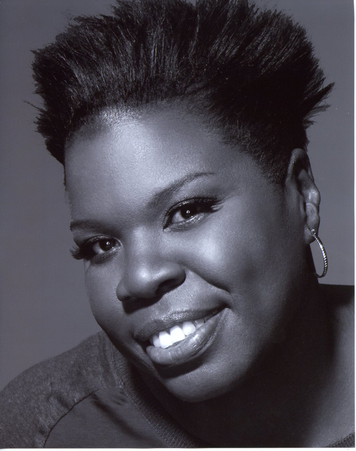 Лесли калтон. Leslie jones. Блэк и джонс. Кто такая leslie james франция. Leslie jones.