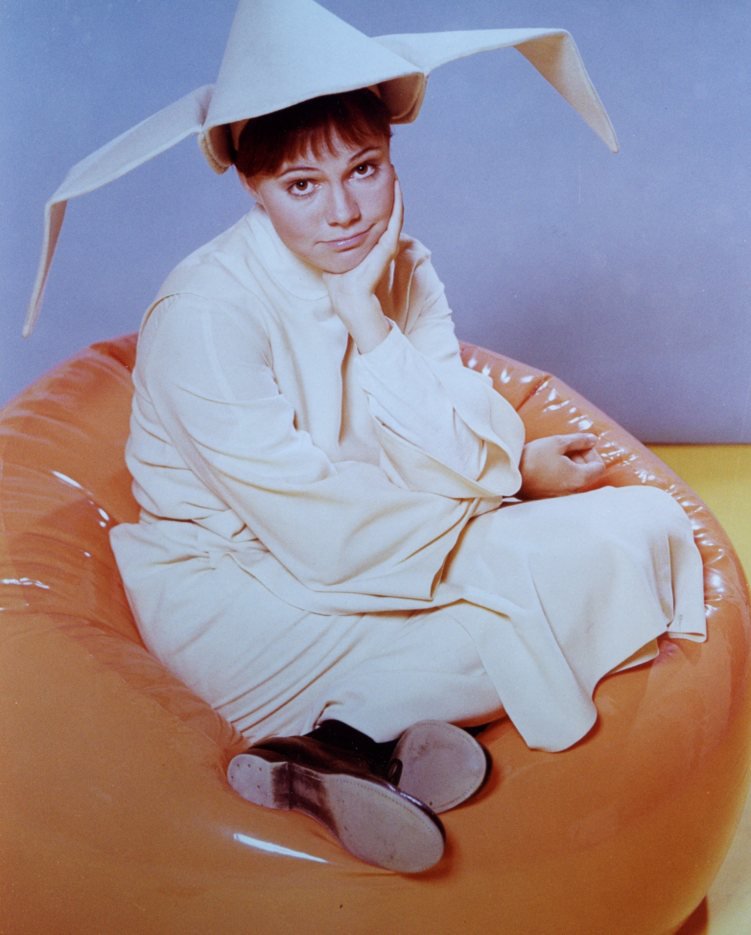 Sally Field Flying Nun 8x10 glossy photo #Y5790