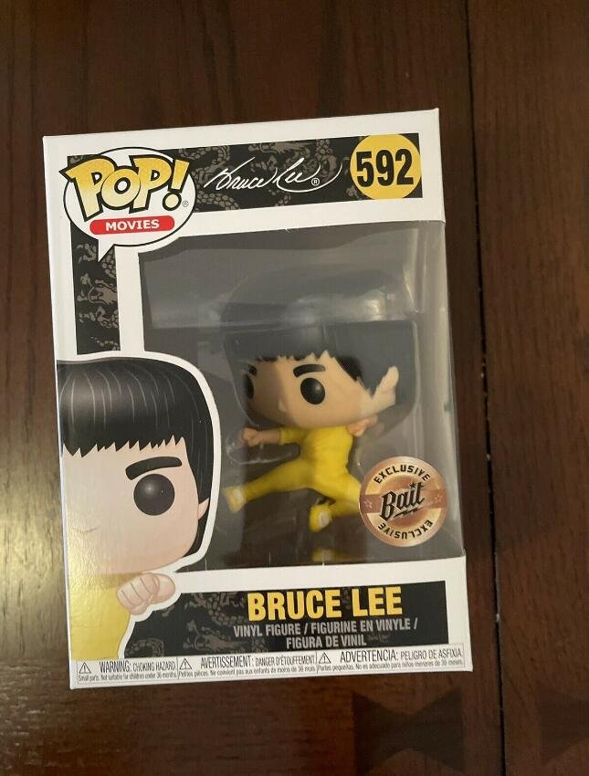Bruce Lee Kicking Kick Jump #592 Funko pop! Vinyl Figure With Protector