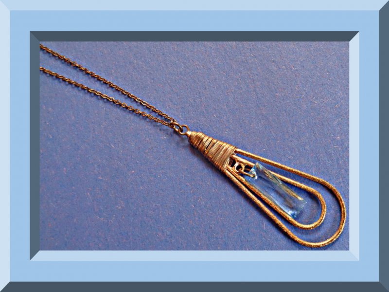 Antique Theme Tear Drop Design Necklace With Blue Crystal Gold Tone Finish