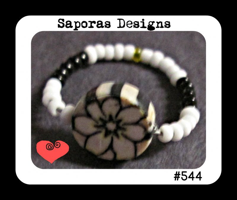 Handmade Black & White Beaded Ring With Flower Design Size 5.5 Native Ethnic