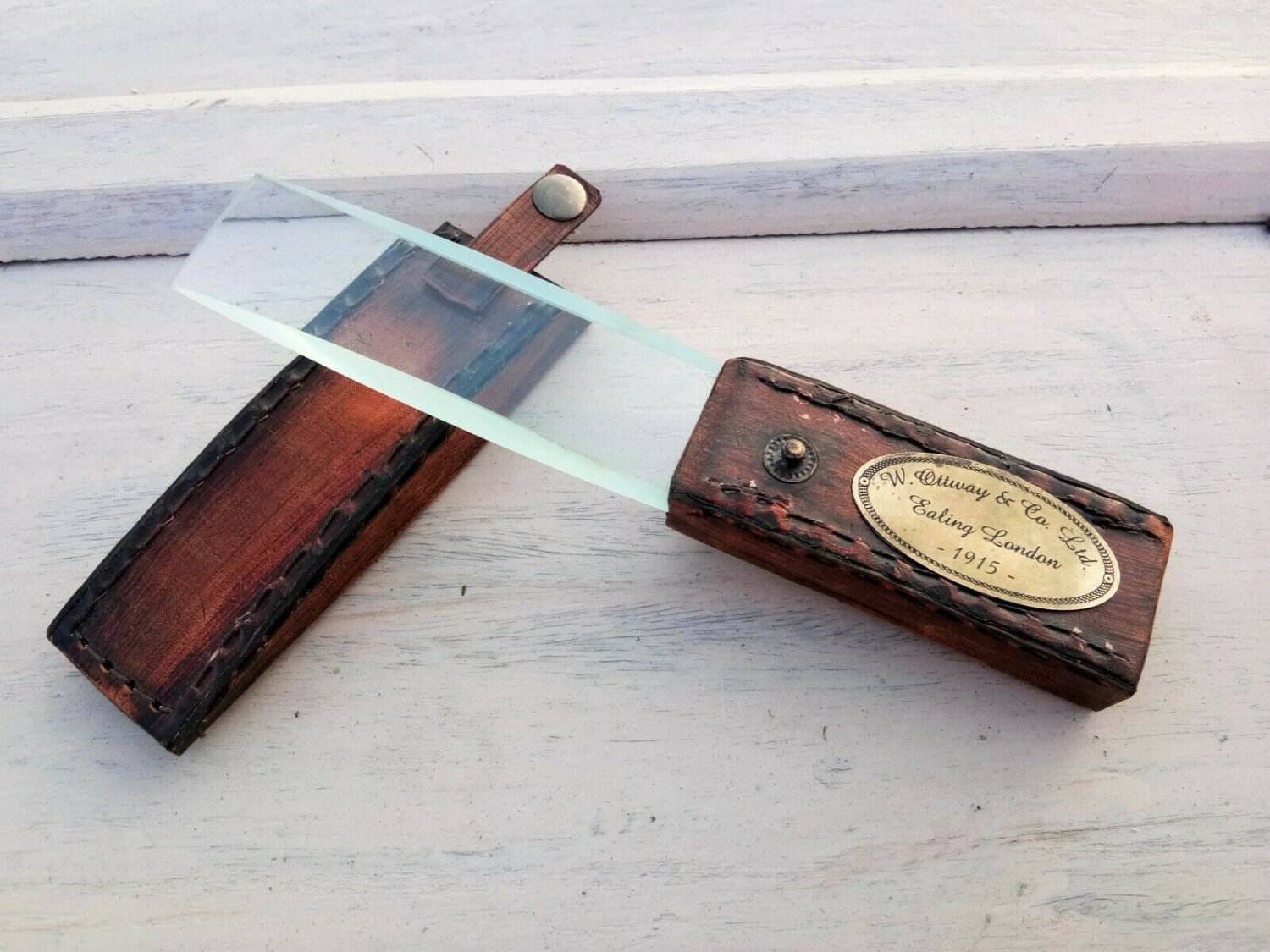 Antique Color Leather Knife Shape Magnifying Glass Magnifier Beautiful DecorGift