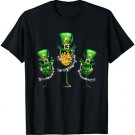 Three Wine Glass St Patrick's Day Shamrock Gift Womens Mens T-Shirt