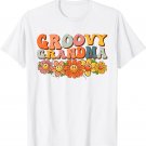 Retro Groovy Grandma Floral Hippie Retro Flowers Mothers Day T-Shirt