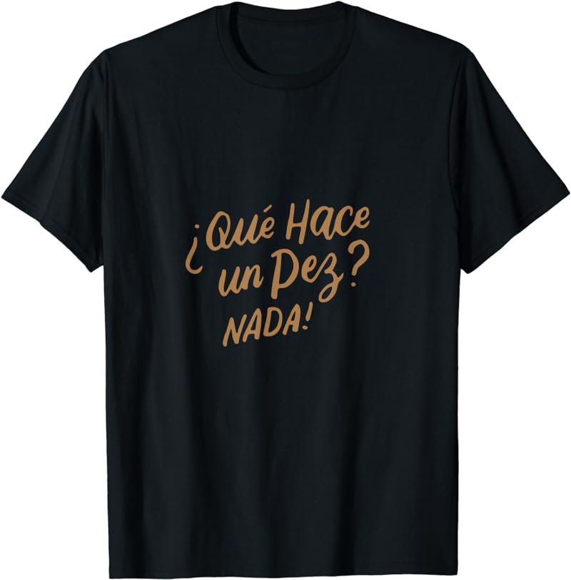 Funny Que Hace Un Pez Nada Pun Joke Spanish Teachers Gifts T-Shirt
