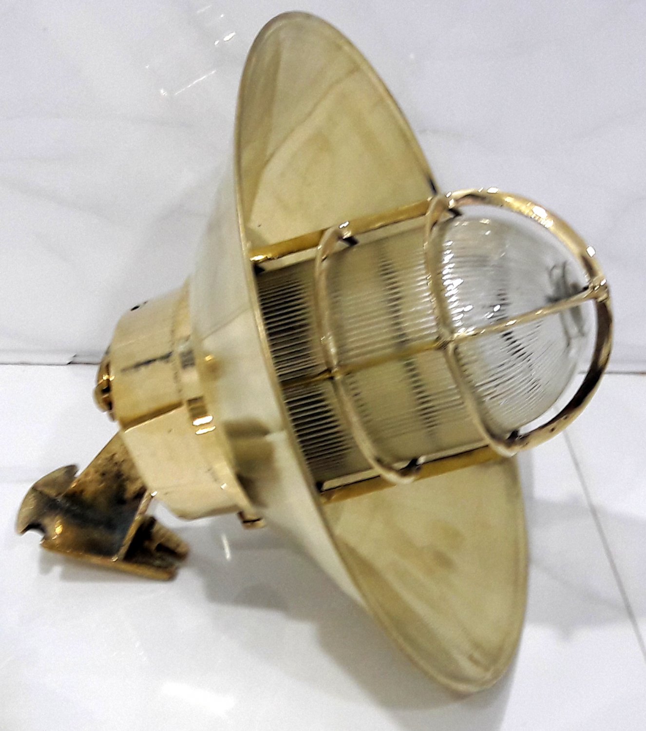 Marine Antique Old Ship Brass Original Wall Sconce Bulkhead Mount Light With Brass Shade 1 Pieces