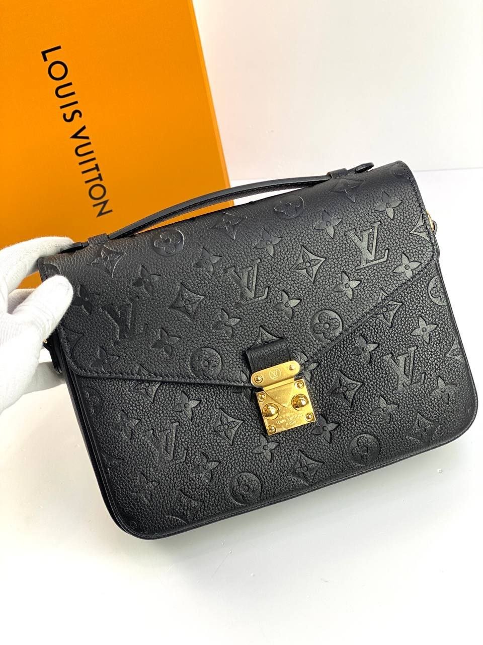 LOUIS VUITTON - Pochette Metis Monogram Empreinte Leather Black