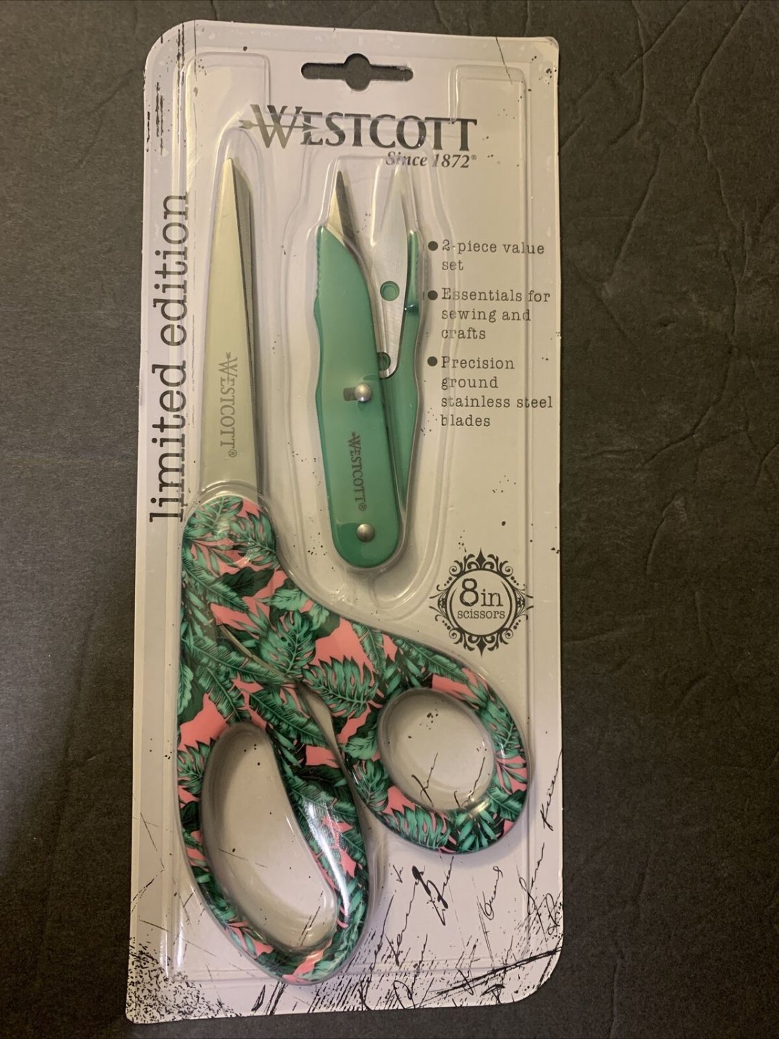 Westcott 8&acirc;�� limited edition scissors with thread snipper