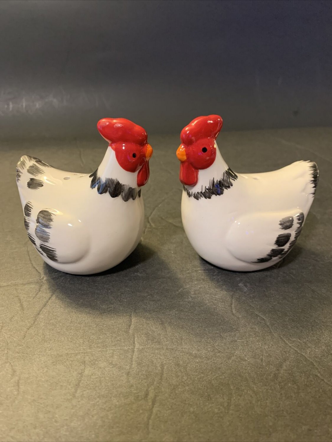 New ceramic Chicken salt and pepper shaker