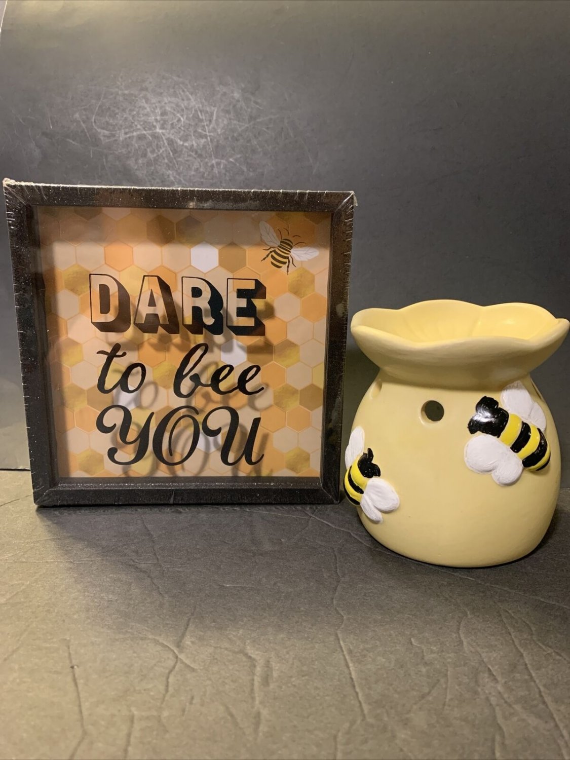 &acirc;��Bee&acirc;�� Ceramic Wax Melt Warmer Tealight Candle Holder And Bee Sign Gift Set New
