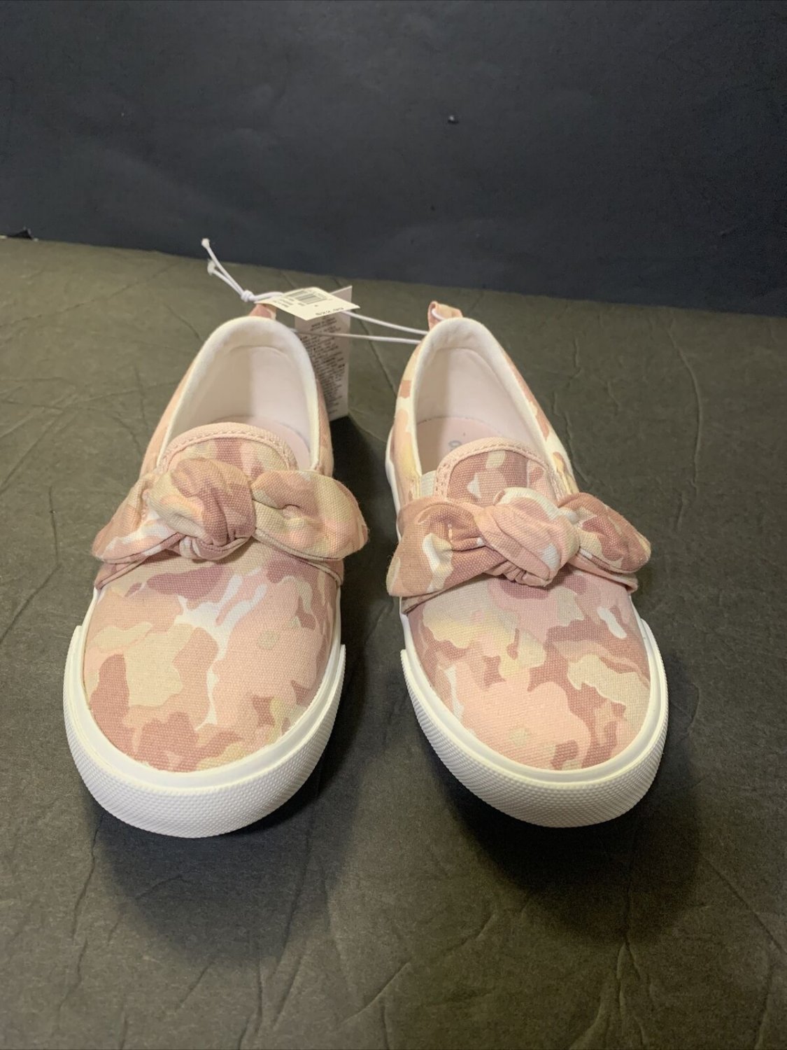 Old Navy pink camo Slip On Shoes With Bow Size - 8 toddler girls sneakers
