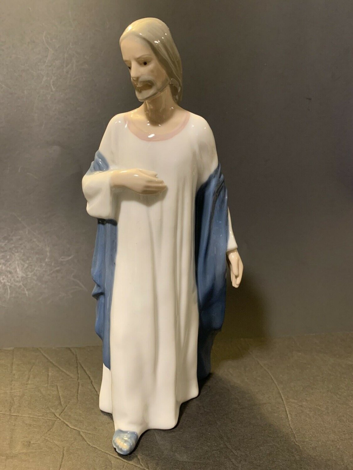 Porcelain Jesus statue 10.5&acirc;��