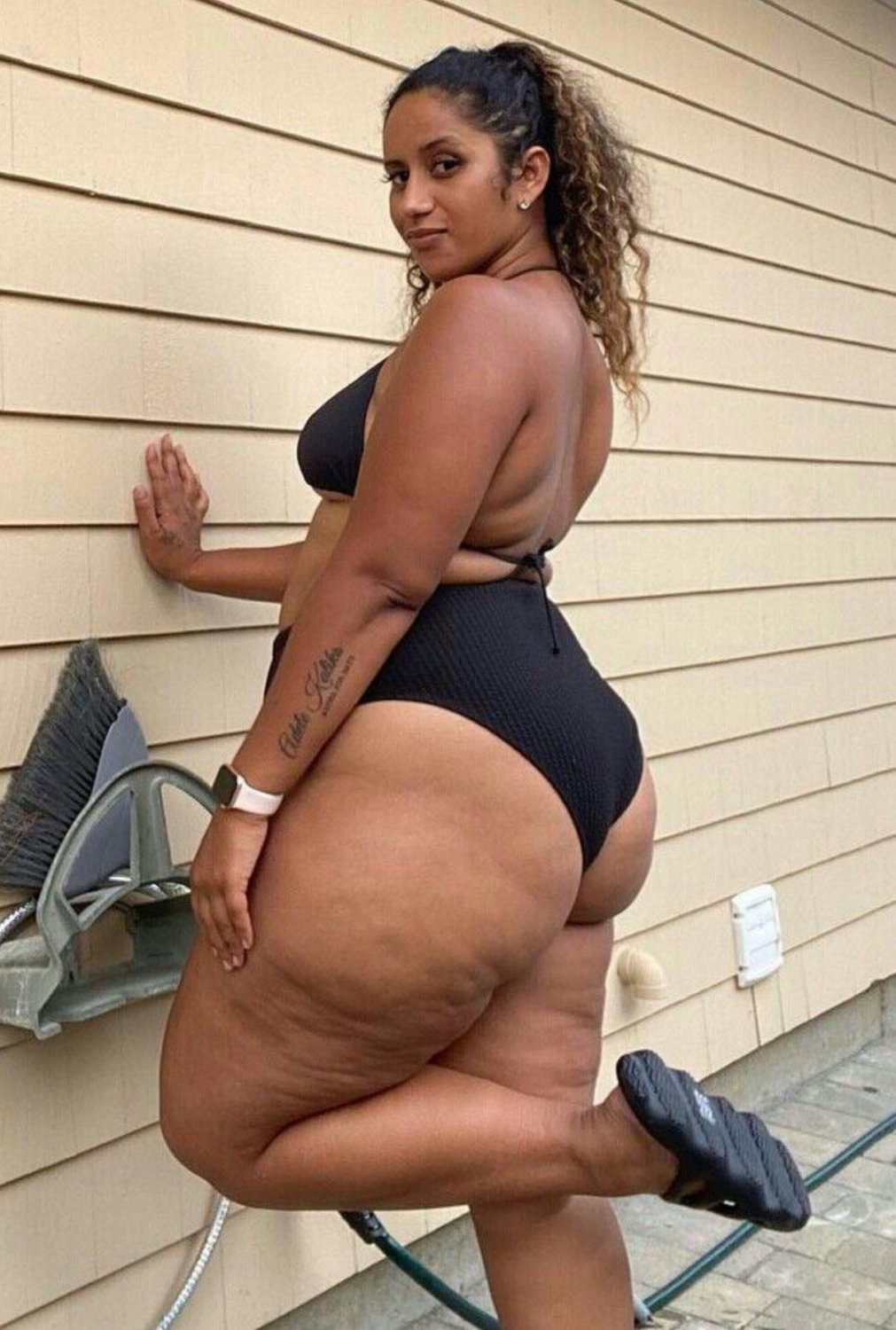 5 x 7 NUDE CURVY BUSTY MODEL 23939935 THICKNESS