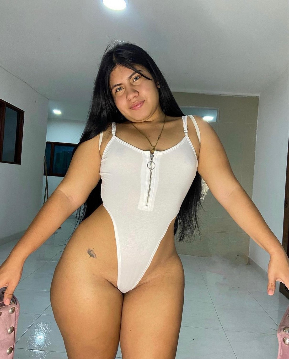 5 x 7 NUDE CURVY BUSTY MODEL 2394221 THICKNESS