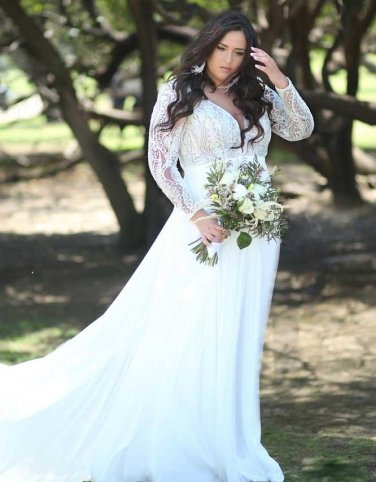 Bohemian Long Sleeve Wedding Dresses Lace Appliqued Sheer V Neck Bridal Gowns