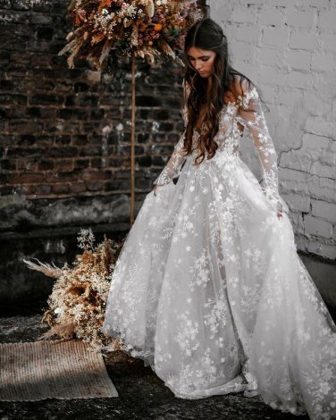 Bohemian Wedding Dresses Deep V Neck Lace Appliqued Boho Wedding Gowns