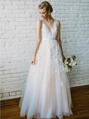 Boho Wedding Dresses with Straps A-line Pearls Beaded Lace Romantic Bridal Gown