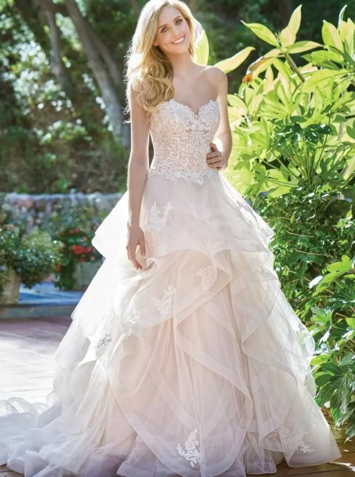 A-Line Wedding Dresses Sweep Train Sweetheart Tiered Skirts Lace Wedding Dress