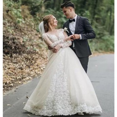 Elegant sheer Long Sleeve Wedding Dresses Bridal Gowns