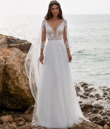 Boho Beach Wedding Dress A-Line V-Neck Long Sleeve Lace Appliques Tulle Backless Bohemian Bride Gown