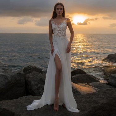 Boho Lace Appliques Beach Wedding Dress Side Slit Sleeveless Button Back Bridal Gowns