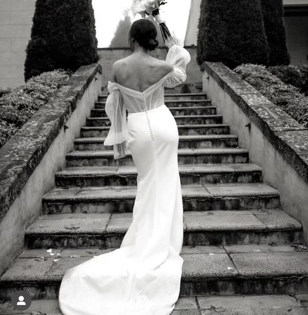Long Sleeves Sweetheart Wedding Dress Mermaid Satin Backless Strapless Elegant Bridal Gown