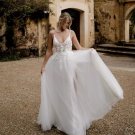 Spaghetti Strap Garden Wedding Dress Sleeveless V-Neck Bridal Gown High Slit Lace Backless