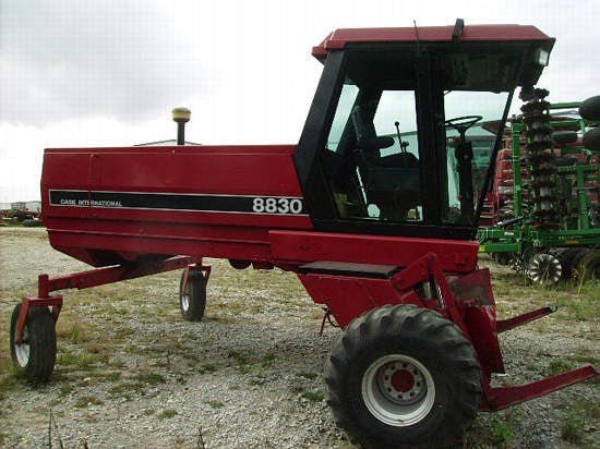 Case IH 8830 Windrower Tractor Operator&acirc;��s Manual 9-13483