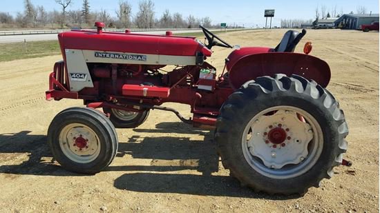 Case IH 404 Tractor Operator&acirc;��s Manual 1082594R2
